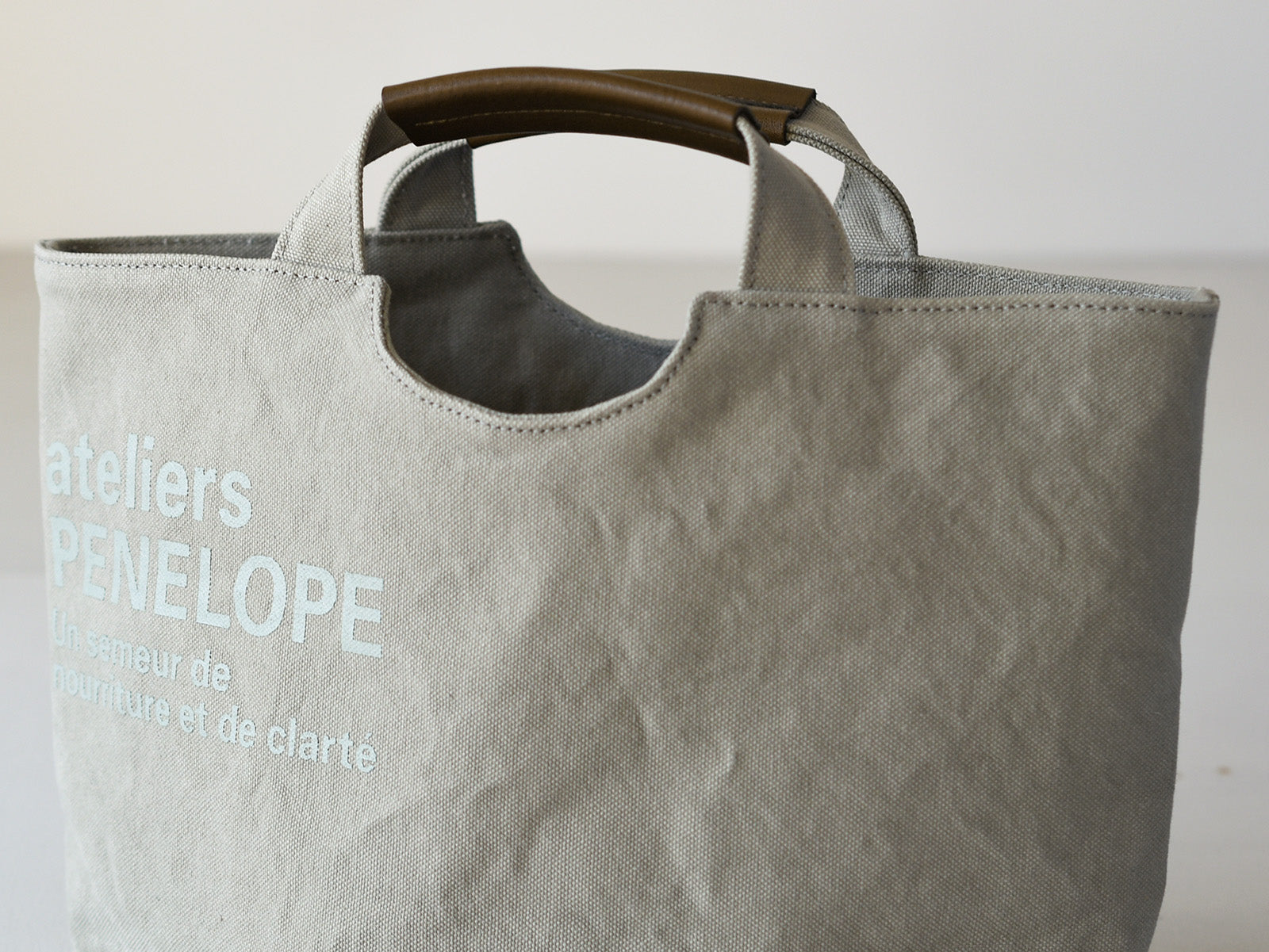 AP Hole Tote(S)