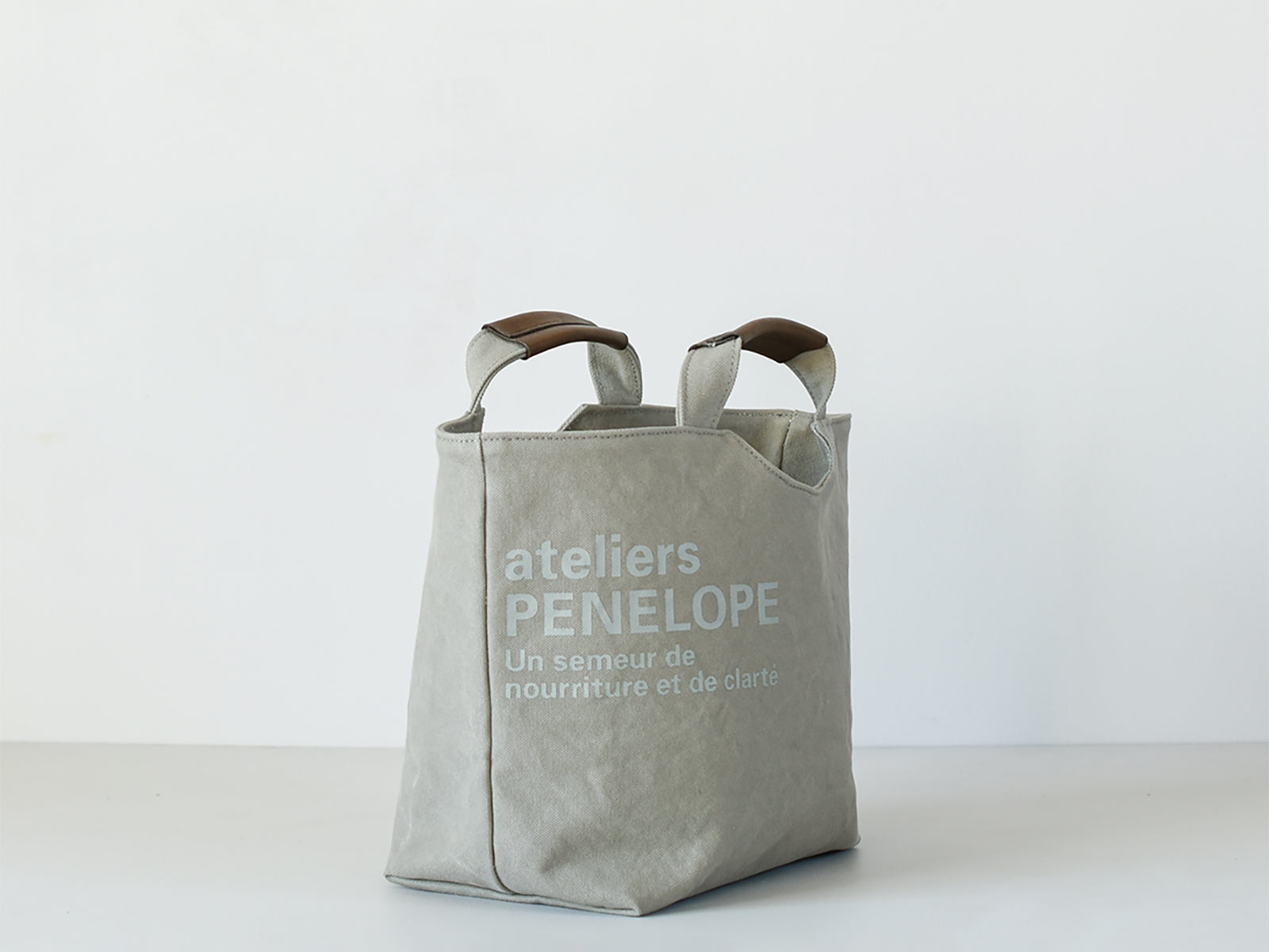 AP Hole Tote(S)