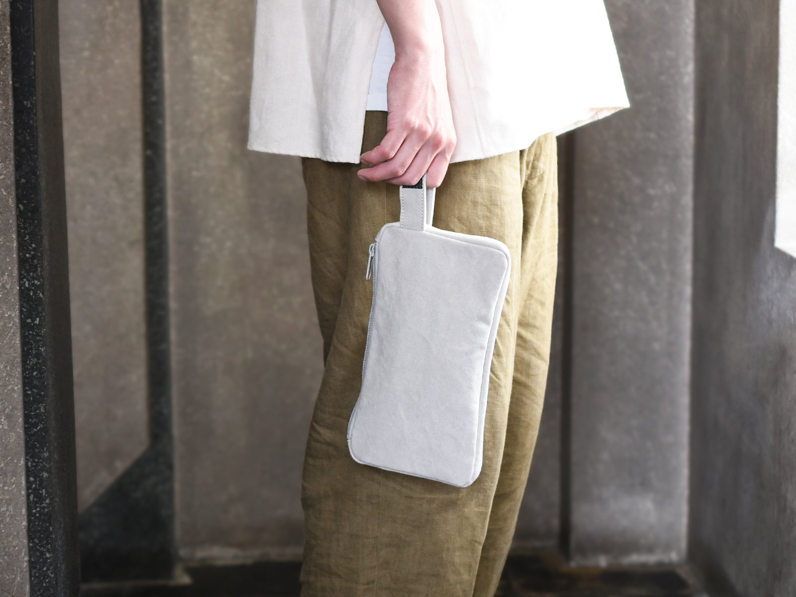Bee Pouch