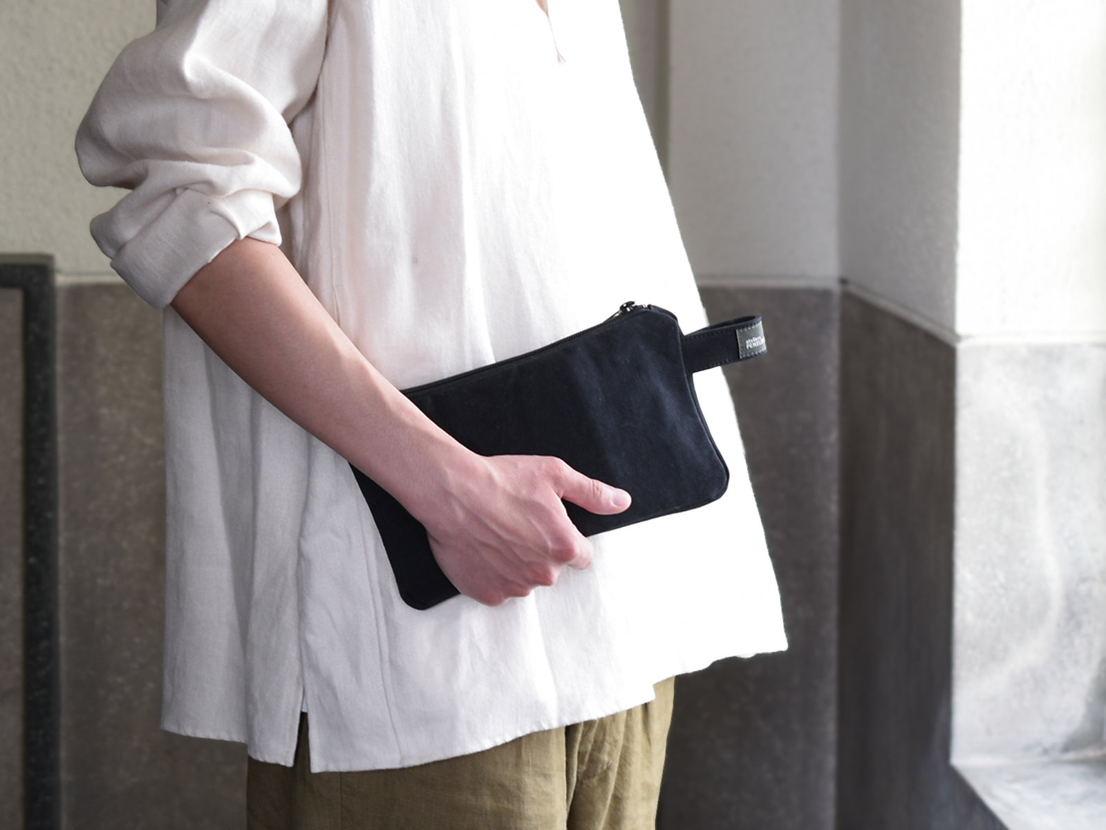 Bee Pouch