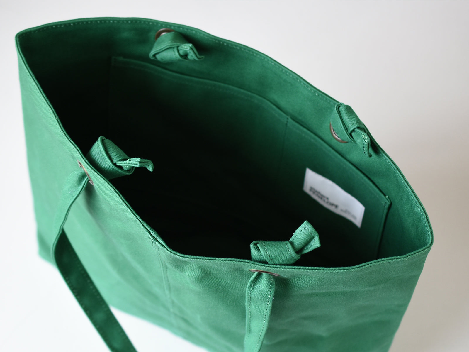 Brett（L）
